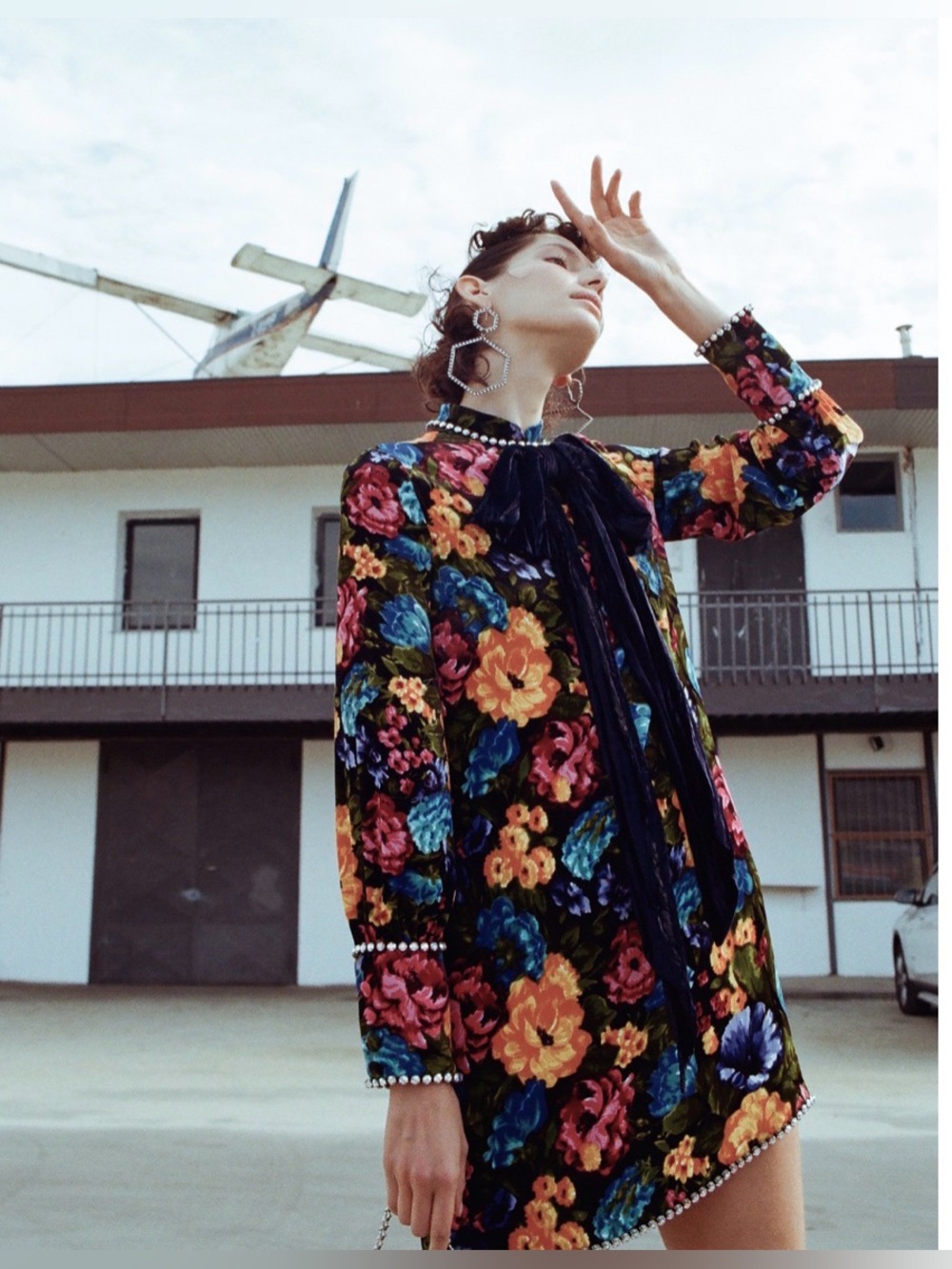 Gucci Multicolor Floral Velvet Dress With Jeweled Trim And Navy Velvet Bow - Picture 3 of 11